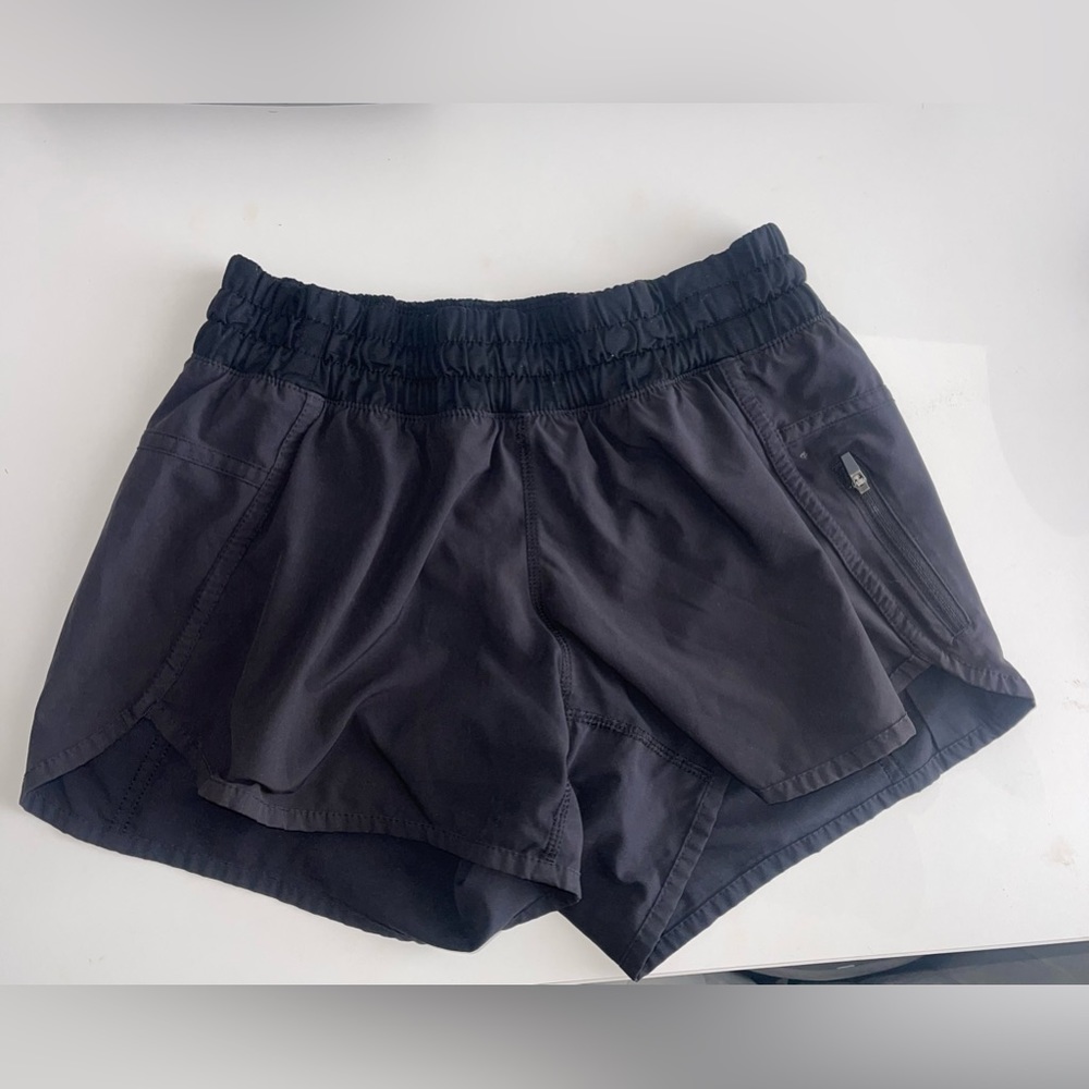 Lulu tracker shorts 4”